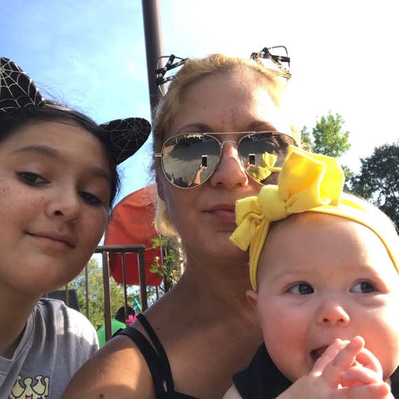 Meet your Posh Ambassador, LeslieRenee - Picture 3 of 8